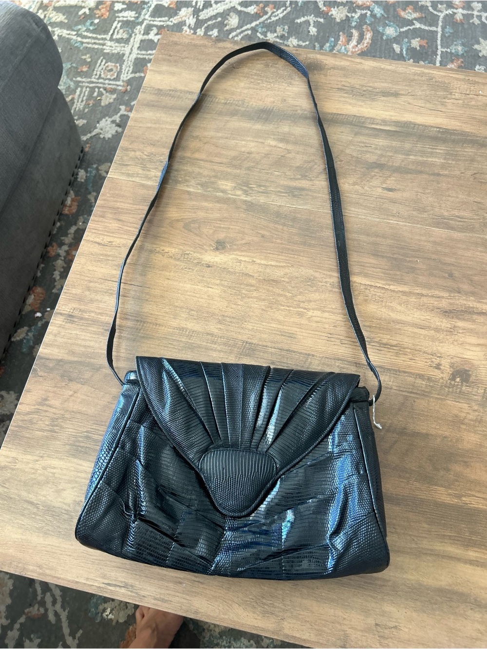 VTG LEE SANDS Black Textured Shoulder Bag leather Sleek Crossbody Style